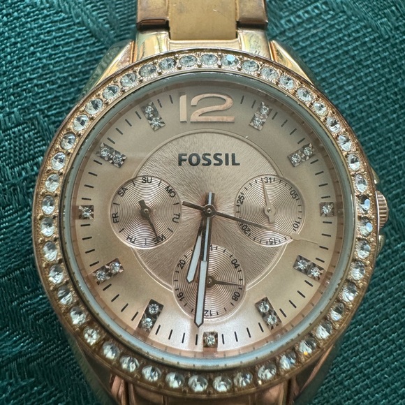 Rose gold fossil watch - Picture 6 of 8
